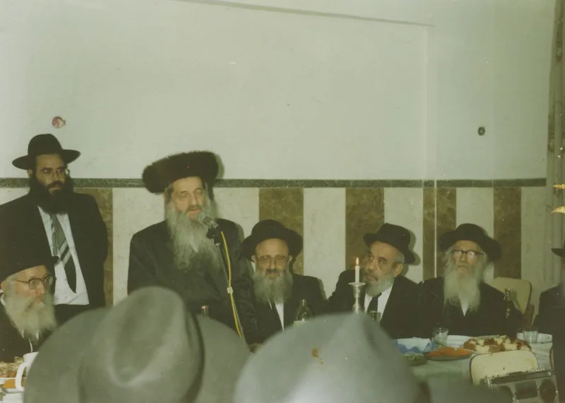 עם מרנן הגרמ''י ליפקוביץ הגרש''ש קרליץ הגרב''צ אבא שאול ויבדלחט''א מרן ראש ישיבת פוניבז הגרב''ד פוברסקי שליט''א