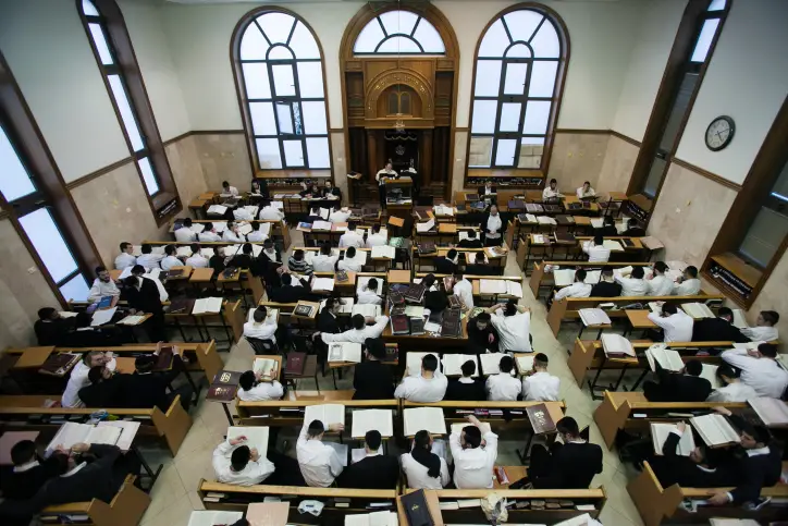 Ultra orthodox men studying at the Mir Yeshiva in the ultra orthodox neighborhood of mea shearim, Jerusalem, January 23, 2013. Photo by Yonatan Sindel/Flash90 *** Local Caption *** ????? ????? ????? ??? ???? ????? ???? ??? ????? ???