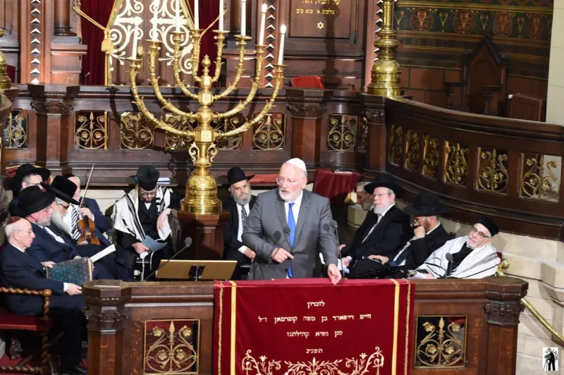 סגן נשיא הנציבות האירופית פרנס טימרמנס נושא דברים בטקס. צילום סטודיו וולפוני בריסל