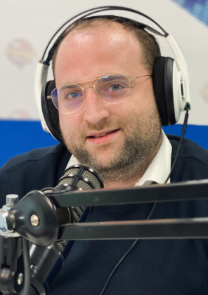 מנגן לכם את היום