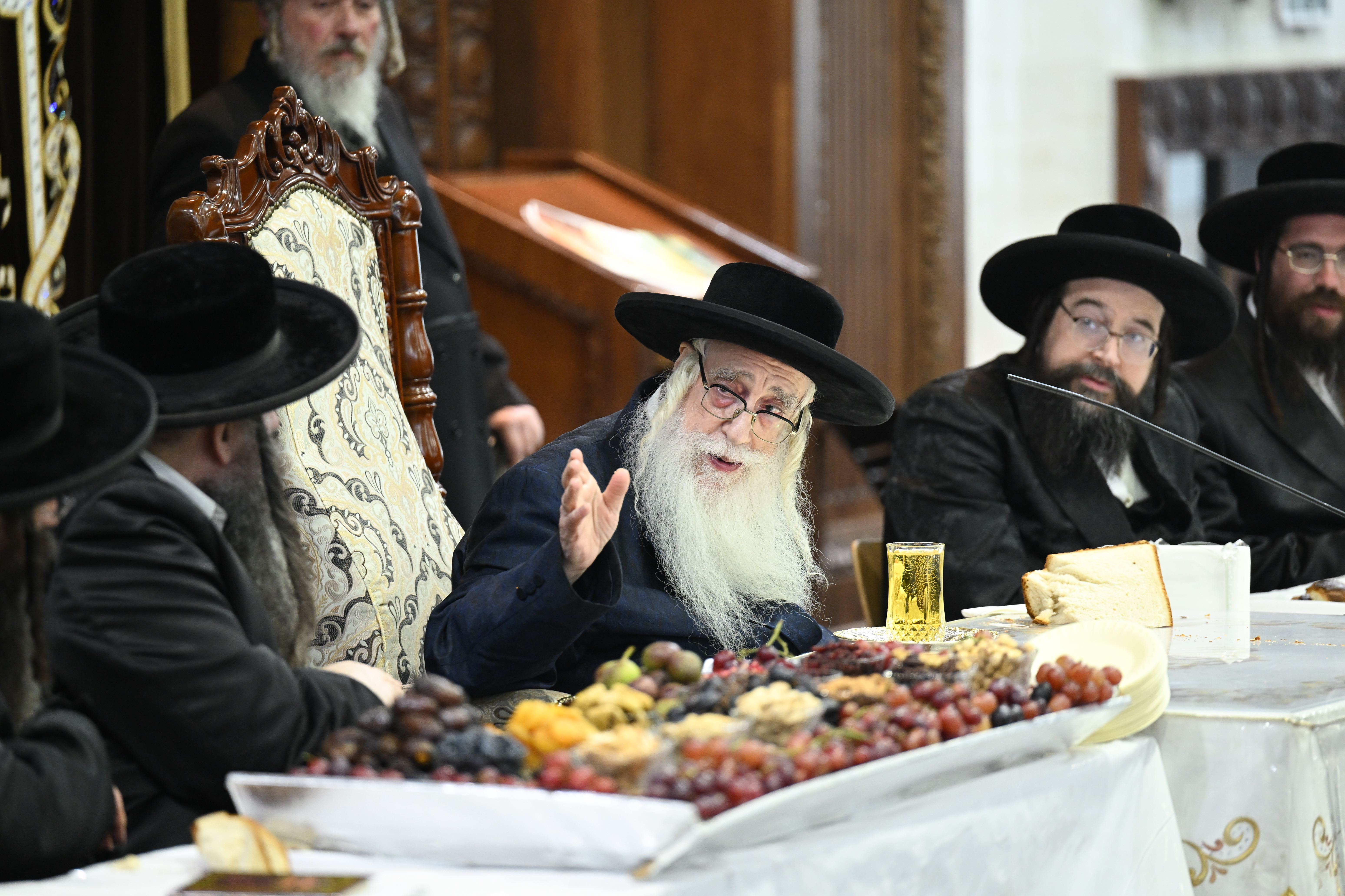 חמשה עשר בשבט בחצר הקודש צאנז (9) חמשה עשר בשבט בחצר הקודש צאנז (9)