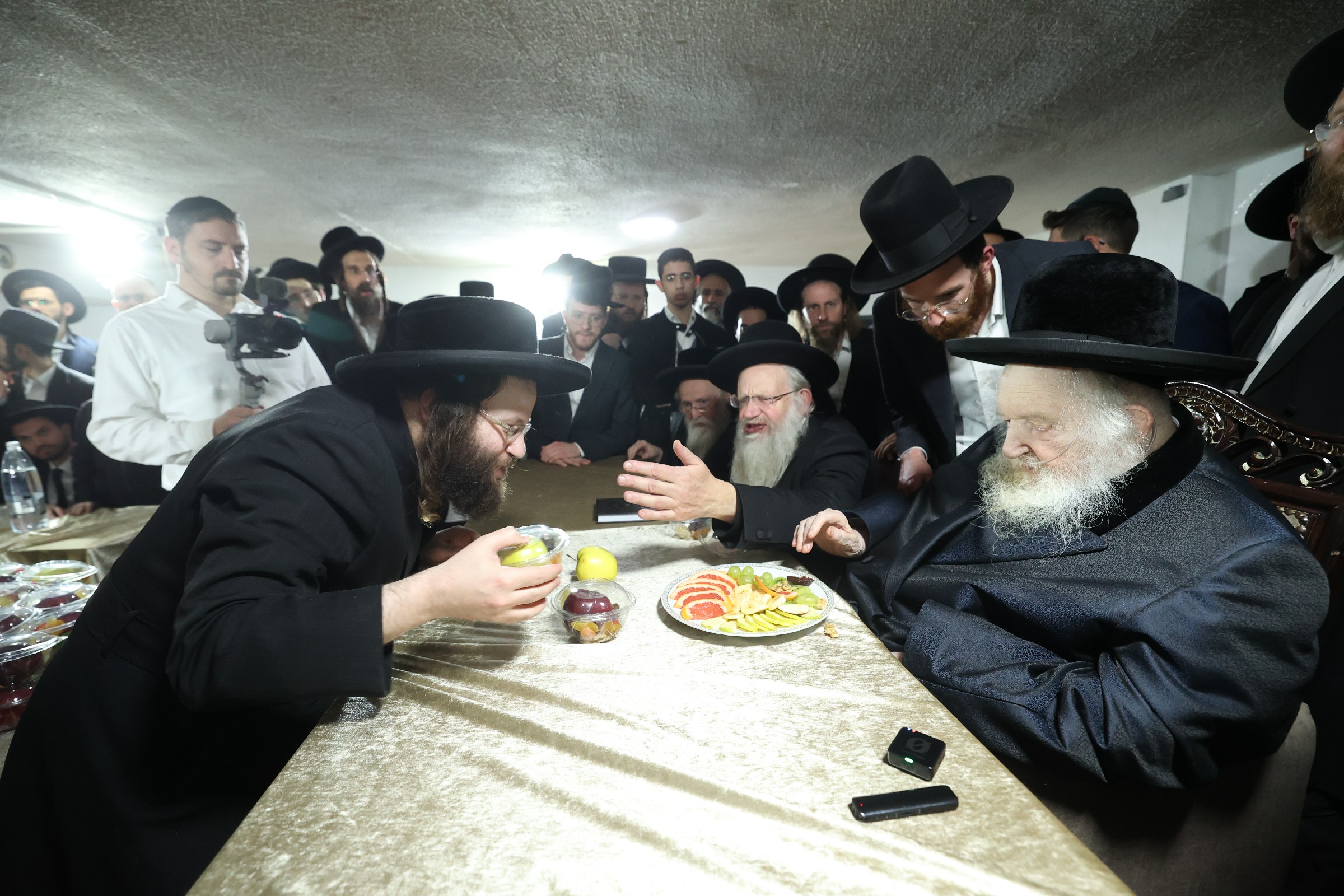 טו בשבט אצל הרב שטרנבוך, צילום דוד ארזני (1)