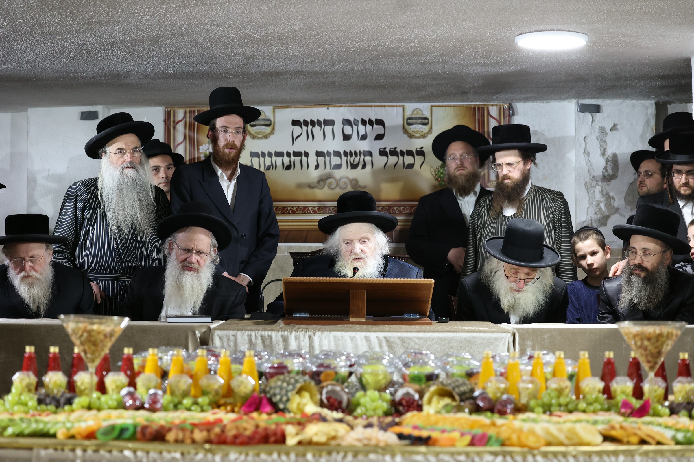 טו בשבט אצל הרב שטרנבוך, צילום דוד ארזני (11)