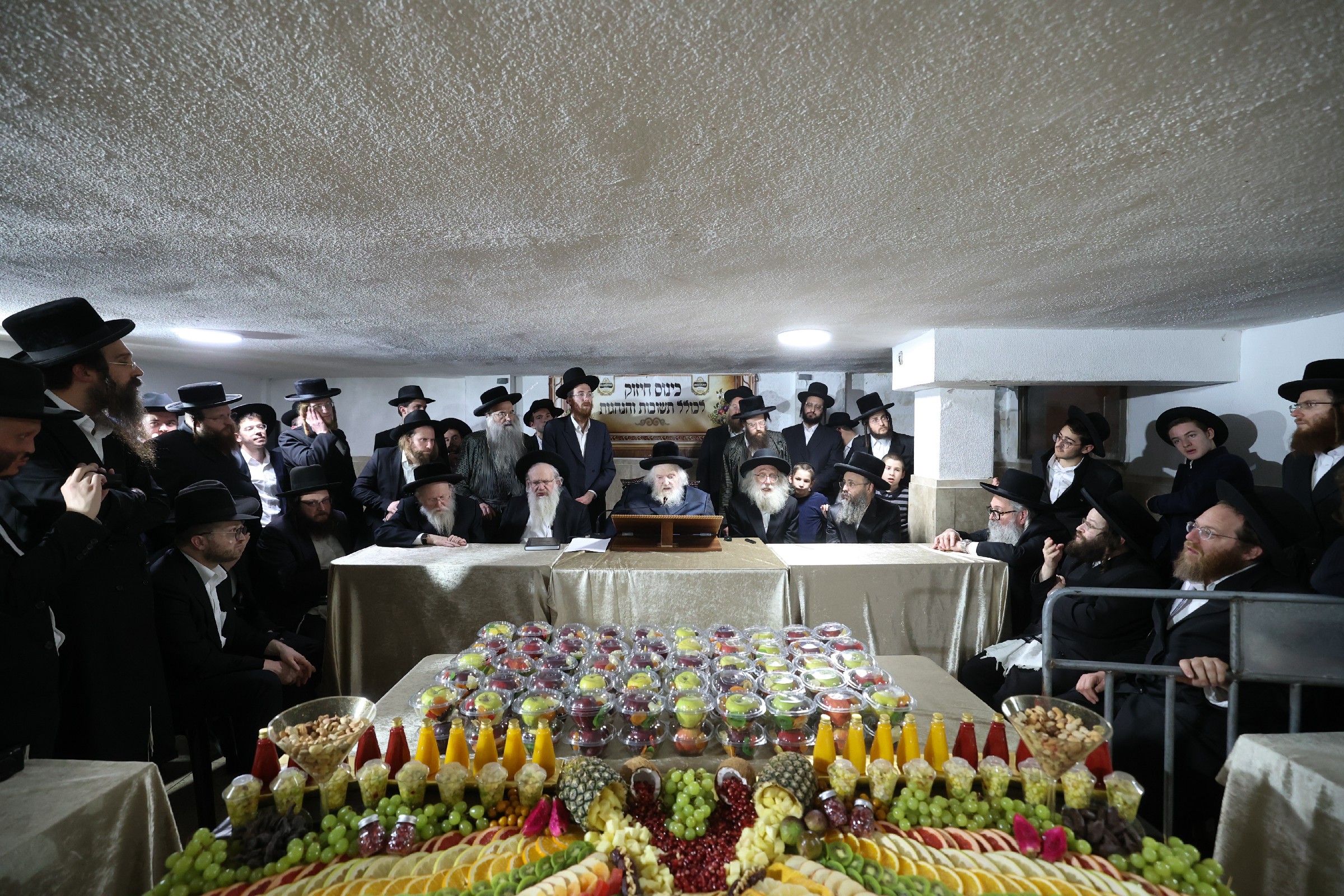 טו בשבט אצל הרב שטרנבוך, צילום דוד ארזני (15)