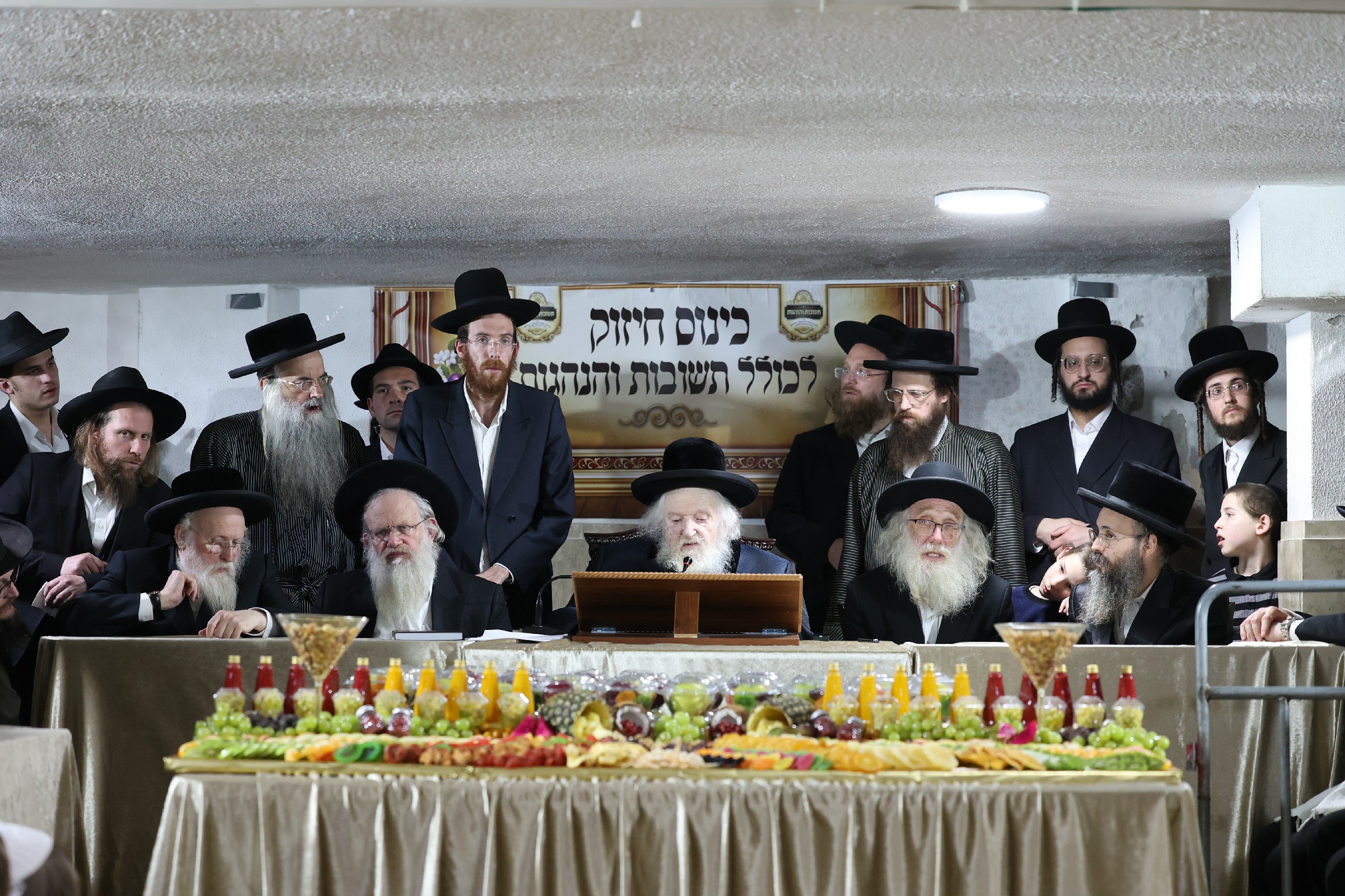 טו בשבט אצל הרב שטרנבוך, צילום דוד ארזני (20)