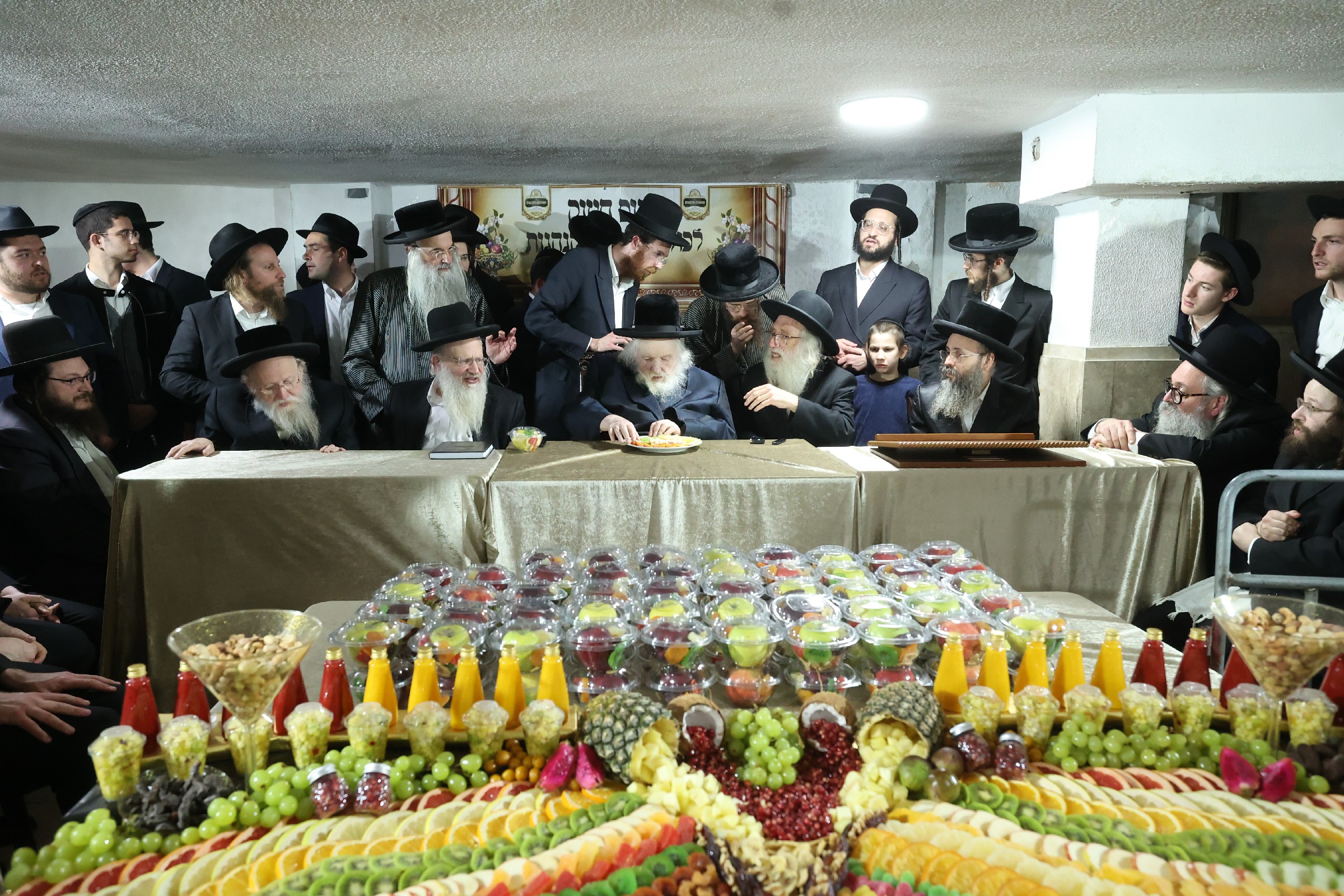 טו בשבט אצל הרב שטרנבוך, צילום דוד ארזני (23)
