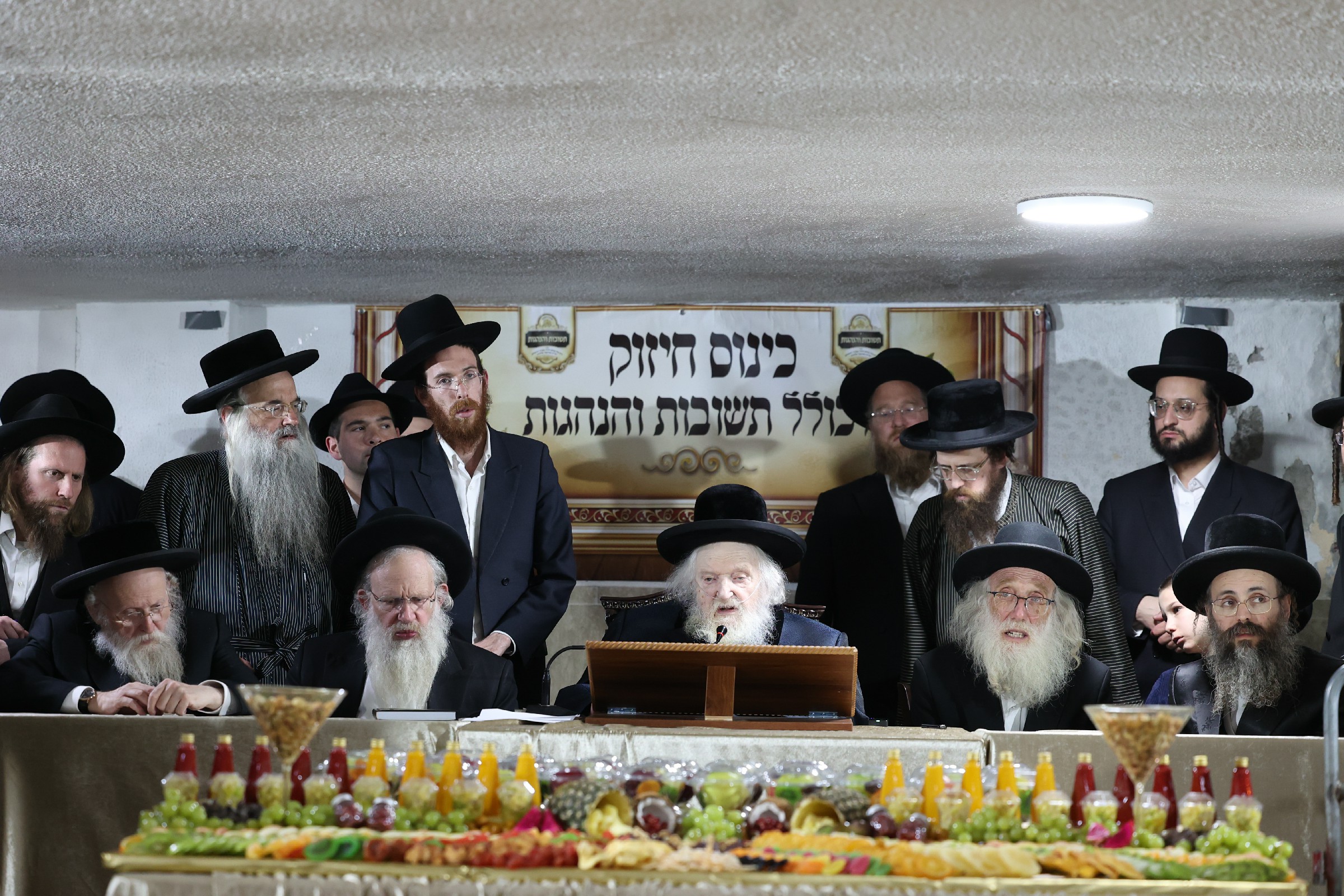 טו בשבט אצל הרב שטרנבוך, צילום דוד ארזני (3)