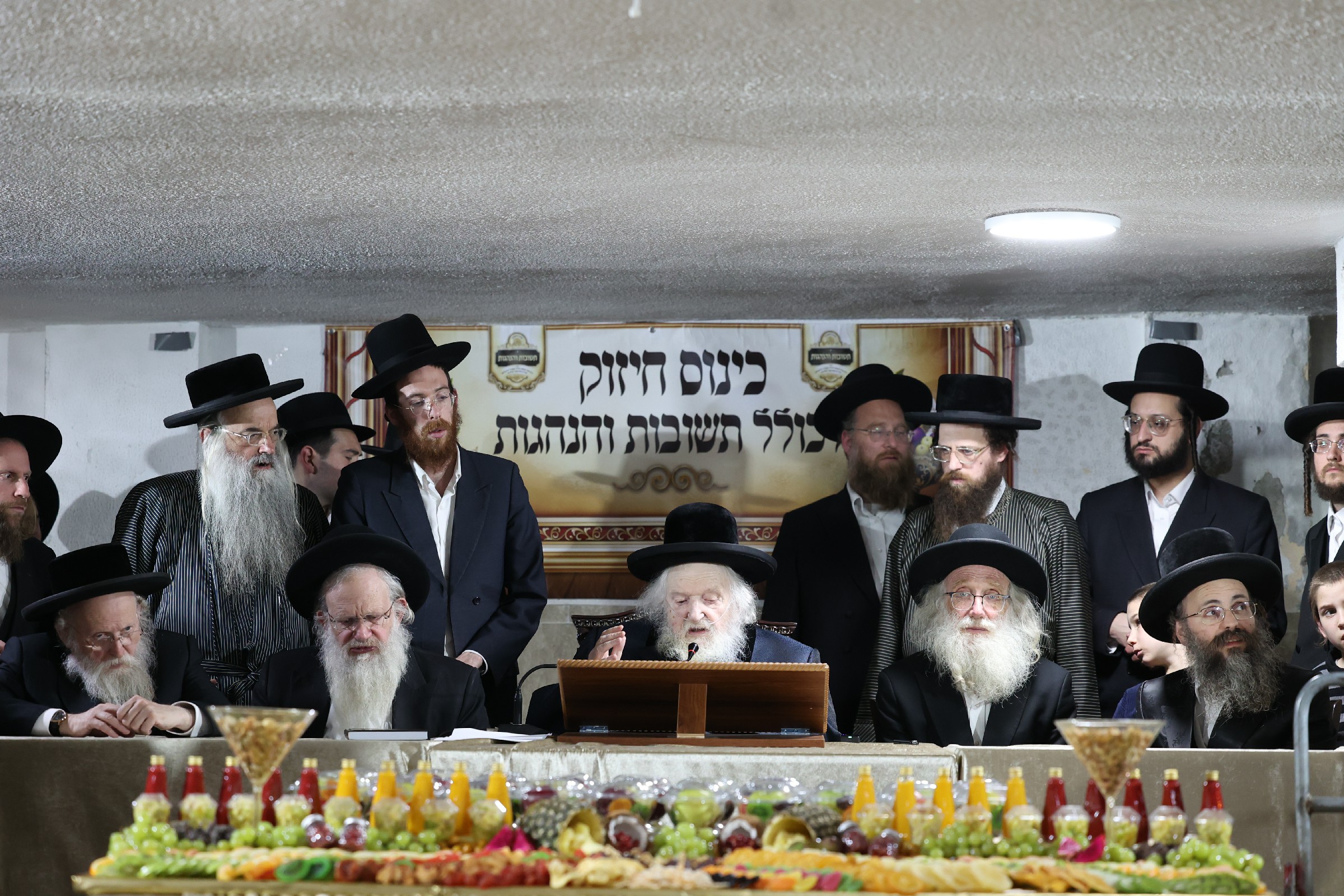 טו בשבט אצל הרב שטרנבוך, צילום דוד ארזני (4)