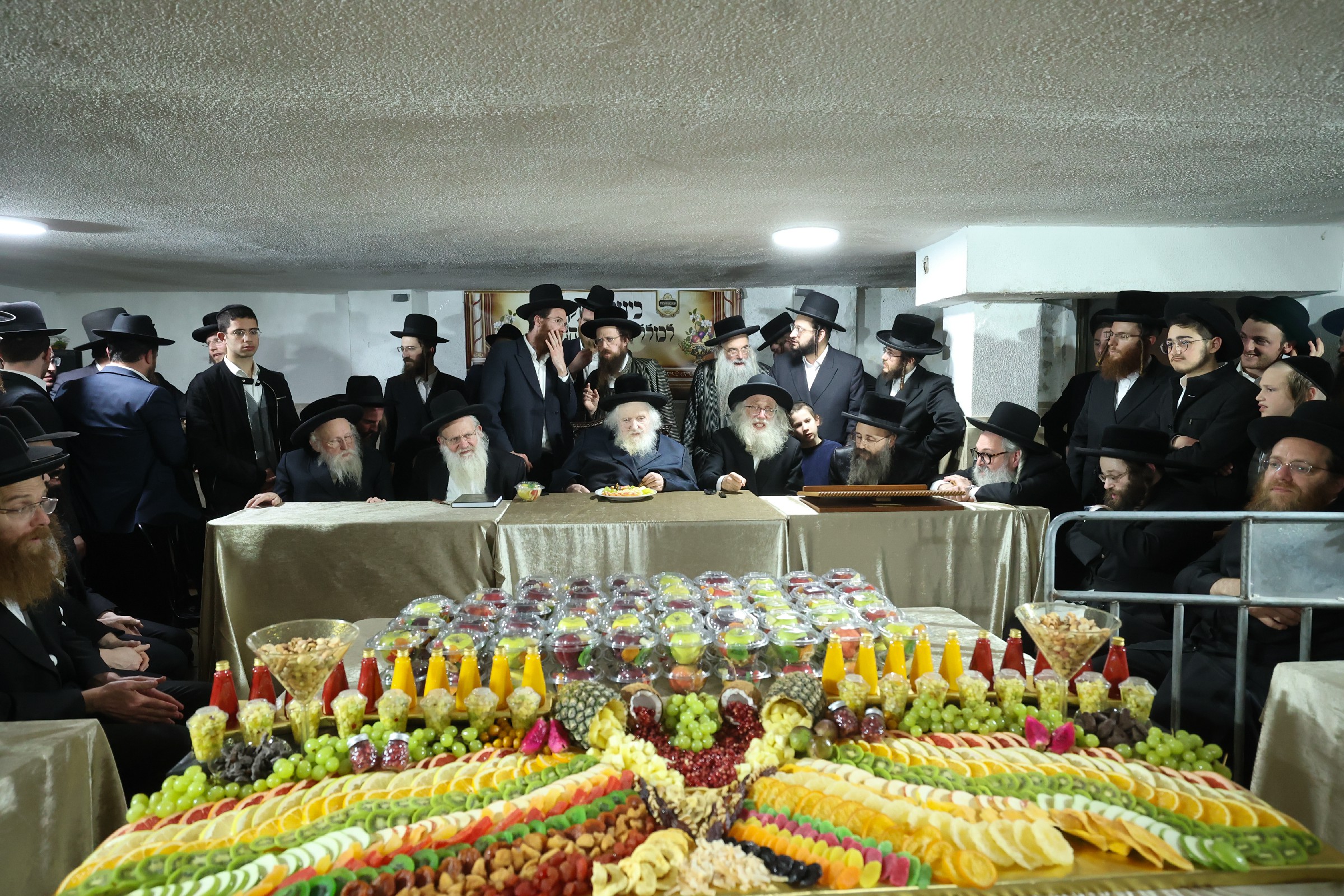 טו בשבט אצל הרב שטרנבוך, צילום דוד ארזני (6)