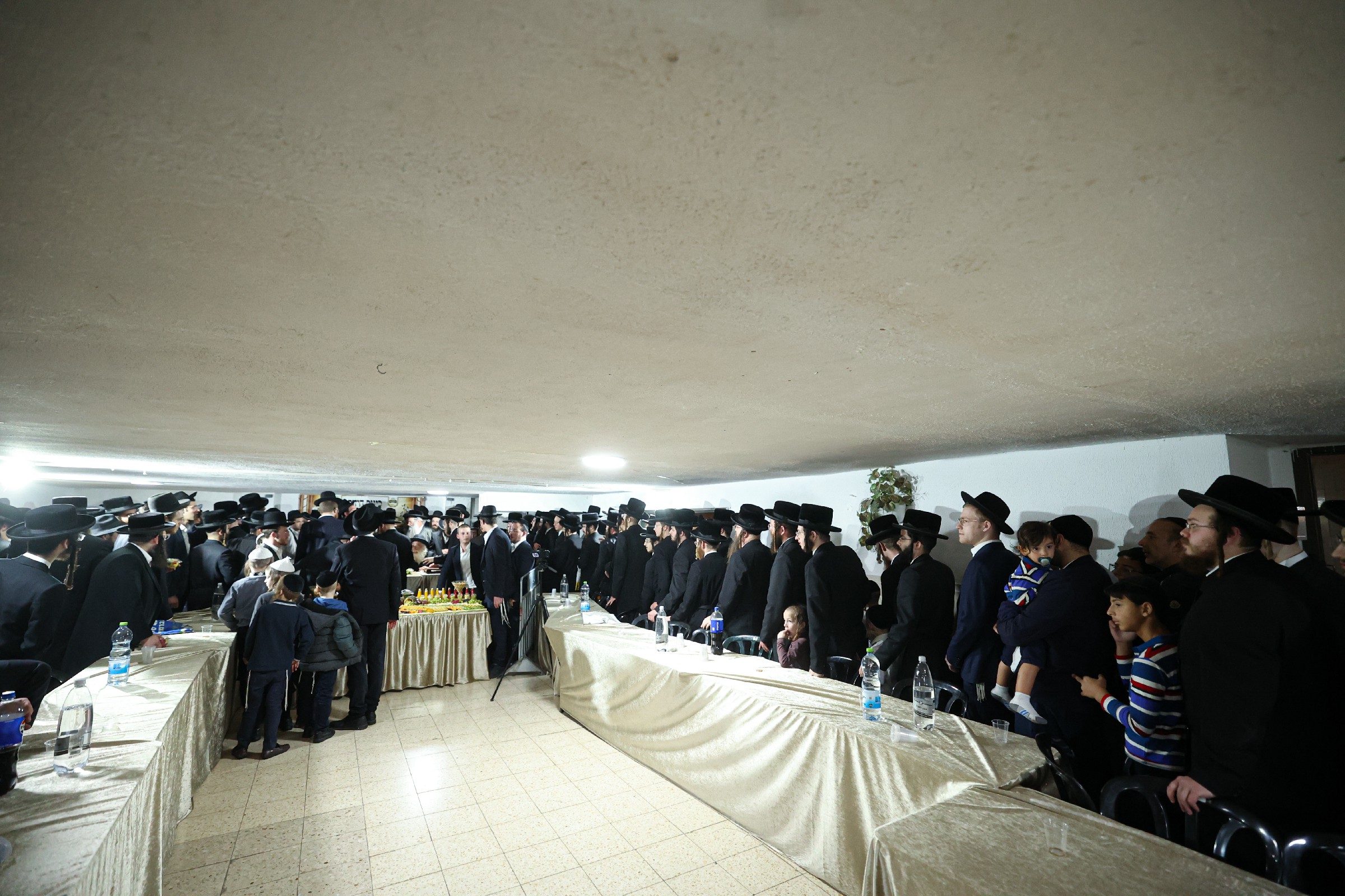 טו בשבט אצל הרב שטרנבוך, צילום דוד ארזני (8)