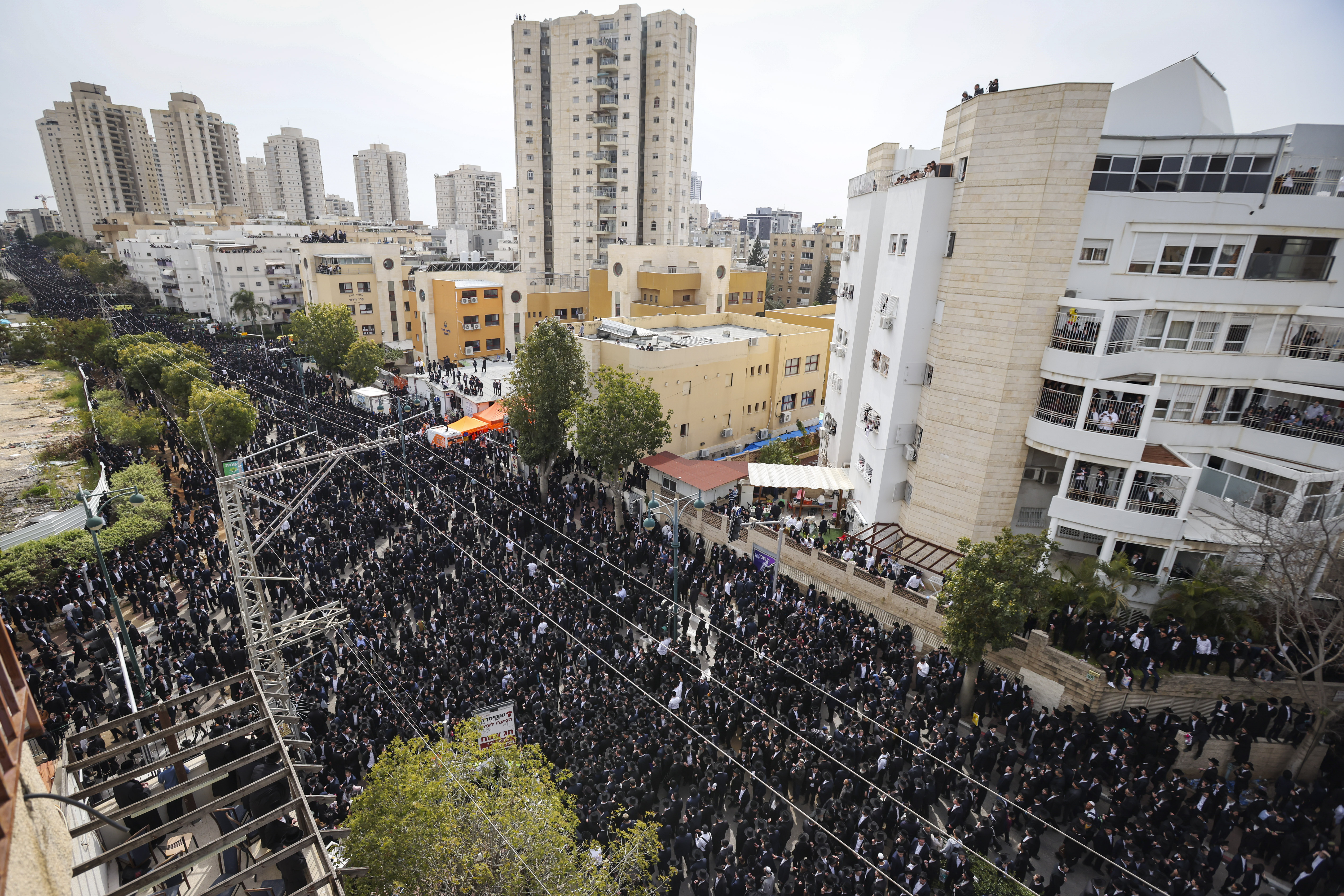 מסע הלווייתו של מרן הגאון רבי חיים קנייבסקי זצ"ל | צילום: David Cohen/Flash90 מסע הלווייתו של מרן הגאון רבי חיים קנייבסקי זצ"ל | צילום: David Cohen/Flash90