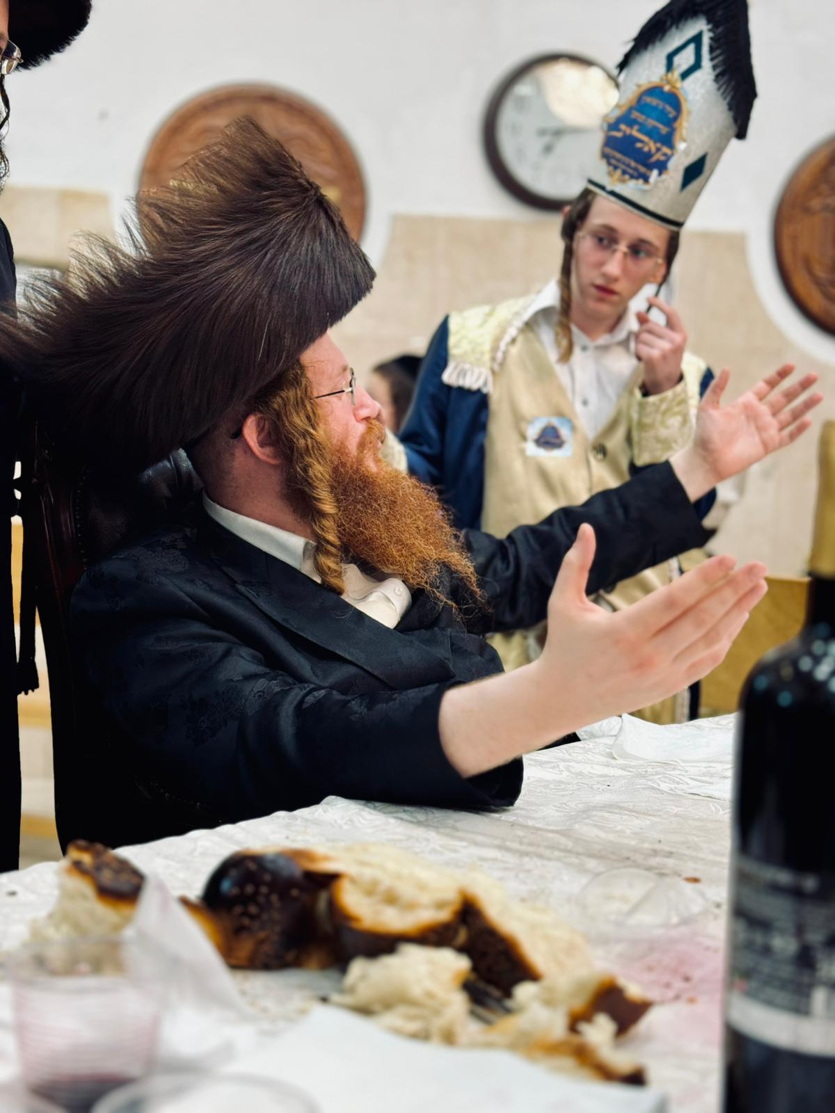 פורים תשפ''ו בחצר הקודש קאליב (1) פורים תשפ''ו בחצר הקודש קאליב (1)