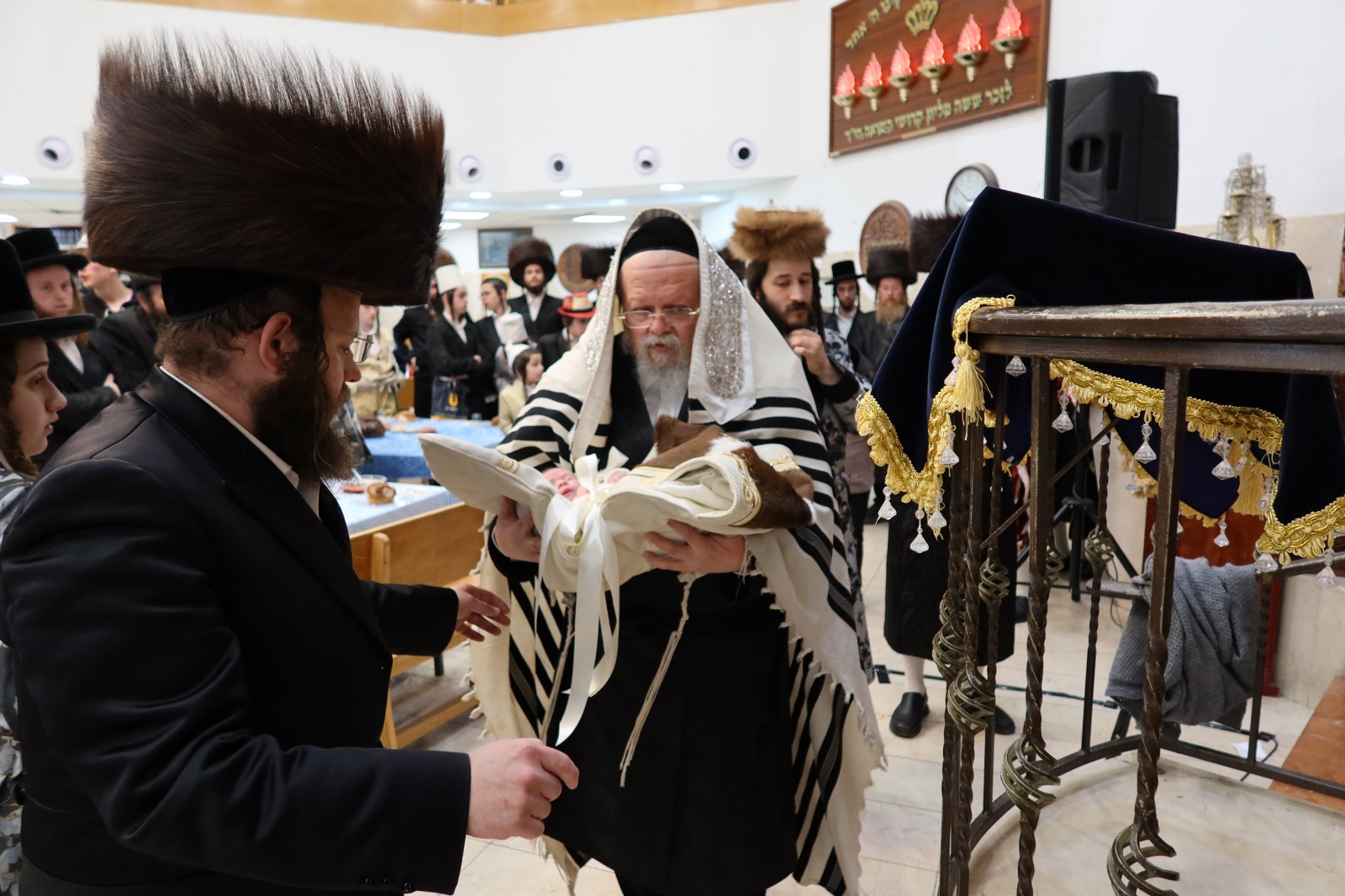 פורים תשפ''ו בחצר הקודש קאליב (1) פורים תשפ''ו בחצר הקודש קאליב (1)